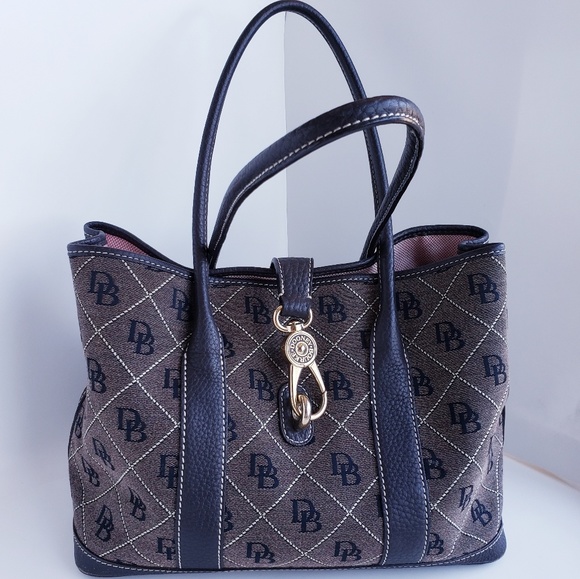 Dooney & Bourke Handbags - Dooney & Bourke quilt signature logo lock tote